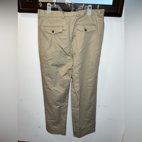 LL Bean Men's Wrinkle-Free Double L Chinos Standard Fit Pleated Size 34 - Picture 2 of 6